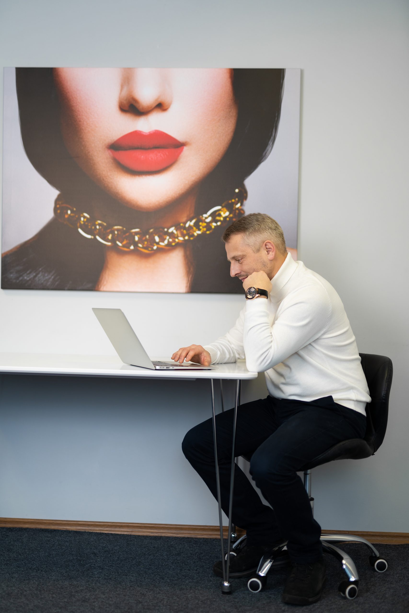 beautiful stylish businessman works laptop office scaled