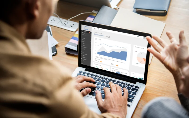 people-working-laptop-meeting_53876-64855